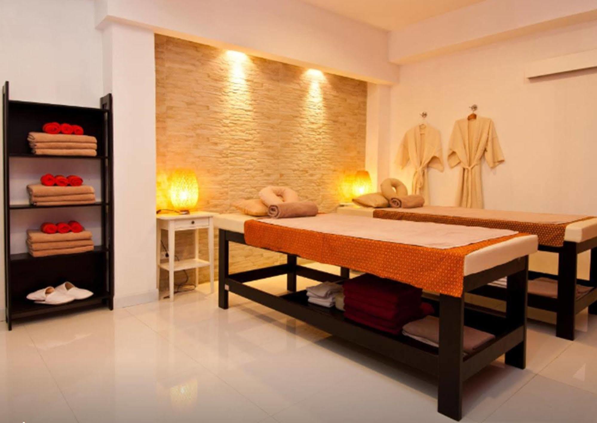 A2 Hotel Бангкок Экстерьер фото