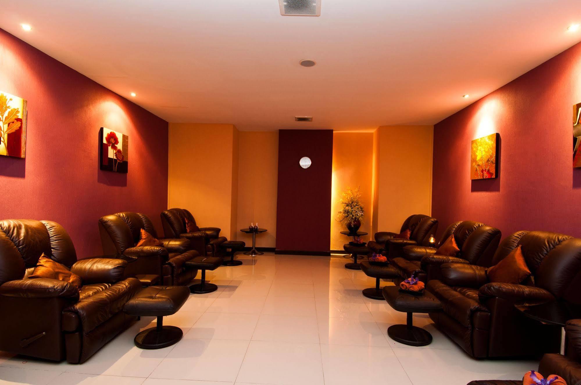 A2 Hotel Бангкок Экстерьер фото